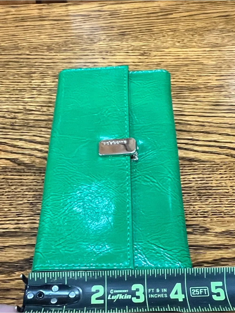 💚 Liz Claiborne Green Leather-Look Wallet – Fern - fun, whimsical, bright, Y2K